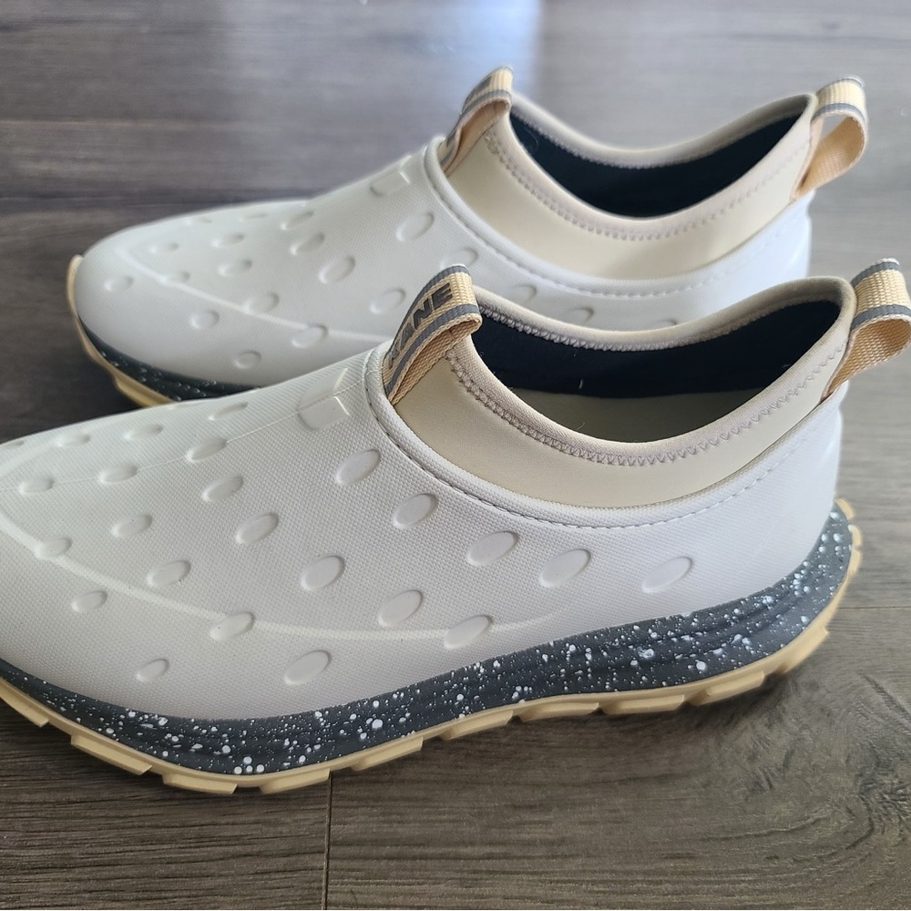 Kane Footwear - Slip-On All Season Athletic Sneakers W9/M7